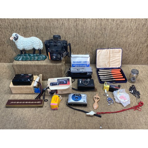 461 - Mixed collectable items including: cast iron ram doorstop, vintage cameras and an avon gold plated b... 