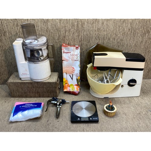 129 - Selection of kitchen items including: JML super slicer, vintage style egg timer and a large mixer.