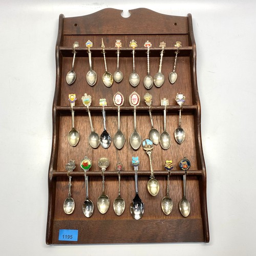 1195 - Vintage rack filled with silver plated collectable spoon.