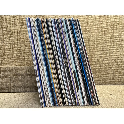 1219 - Large collection of 33s vinyl records.