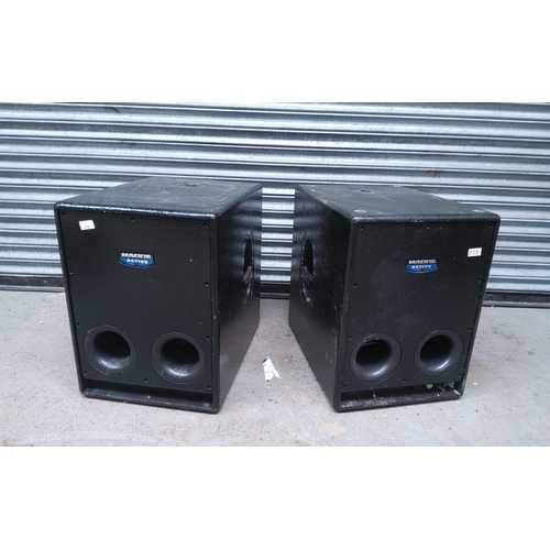 270 - A pair of Mackie active SRS1500 subwòofer speakers.