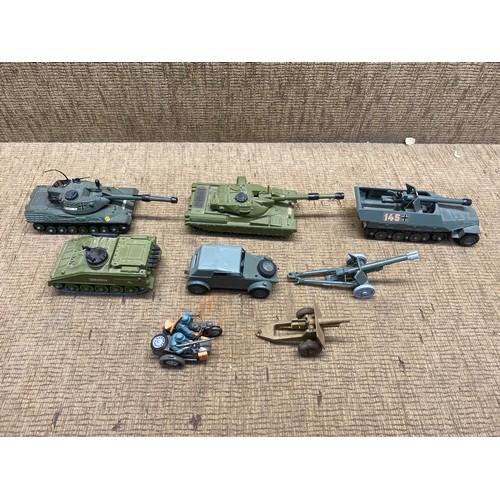 1273 - Unboxed Dinky military toys.