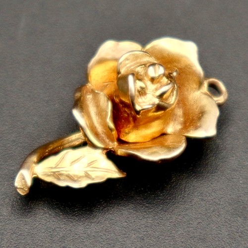 849 - 9k gold hinged flower pendant 3.6g.