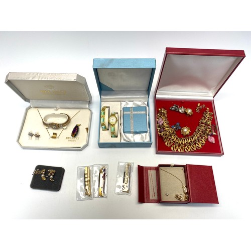 464 - Selection of 4 boxed high quality costume jewellery including: Belacci.