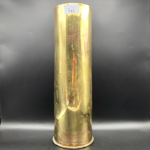 743 - British 105mm heavy artillery shell from WWII. 37cm.