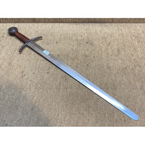 753 - Hand crafted replica of William Wallace battle sword with leather wrapped handle with makers mark. L... 