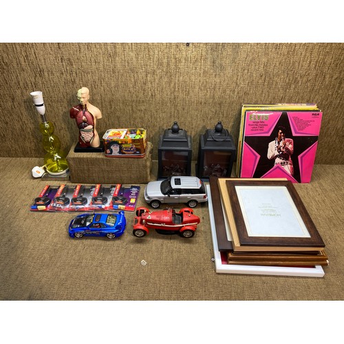 154 - mixed items incljuding: high quality picture frames, model cars and decorative lamp.