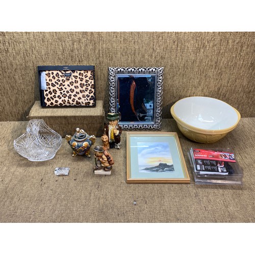 507 - Mixed collectibles including: Toby Jug and Osprey London leopard print clutch bag in box.