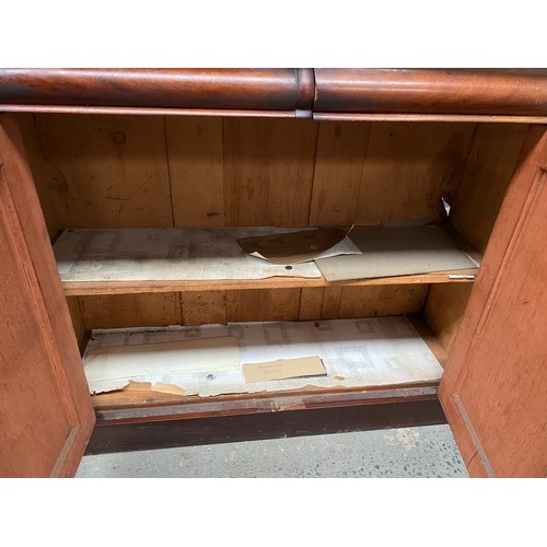 1092 - Victorian chiffonier sideboard.