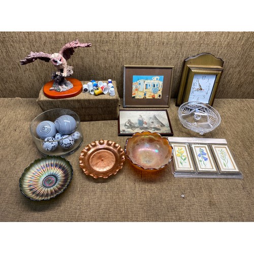 514 - mixed items including: carnival glass dishes and resin owl figure.