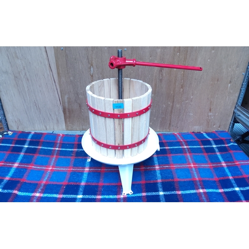 1122 - Decorative or usable fruit press