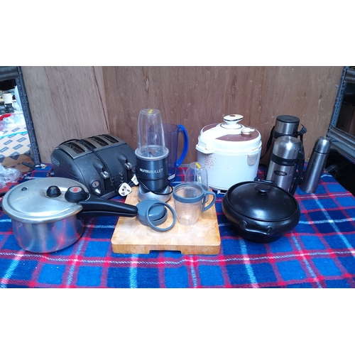 186 - Selection of kitchen equipment including pressure cooker, crock pot and a nutribullet