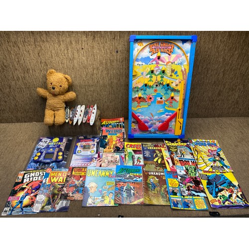 1142 - Collection of vintage toys including: comic books, sonic and pinball.