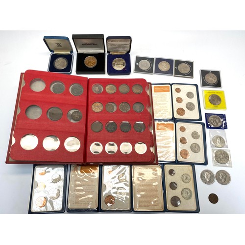 770 - Collection of commemorative coins and sets, including an early bronze coin collection.