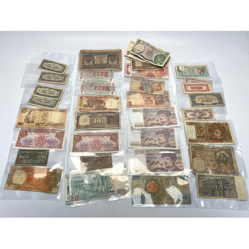 771 - Collection of world banknotes.