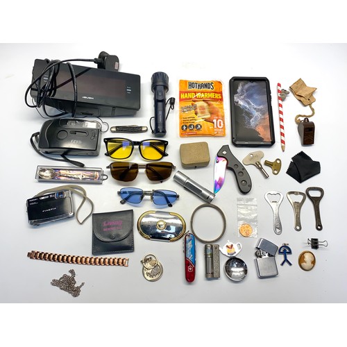 513 - mixed items including: collectable knives, cameo broaches , bush alarm clock and Moschino glasses.