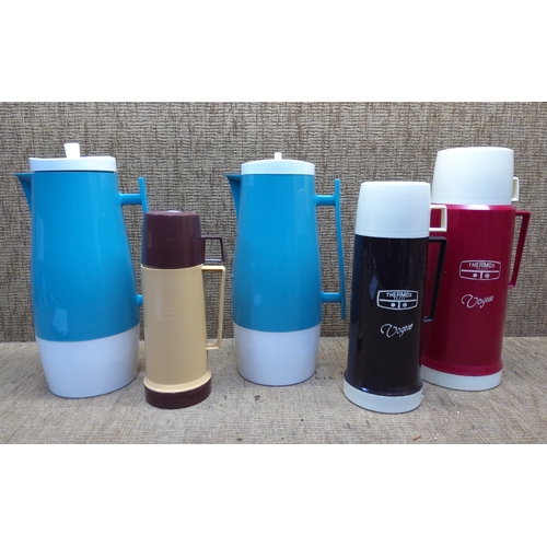 202 - Selection of 5 thermo-flasks.