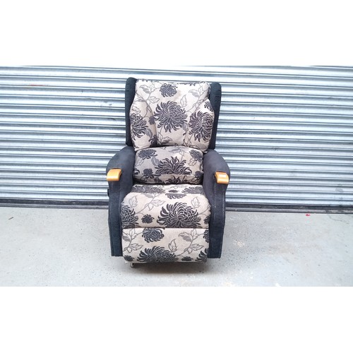 214 - Modern electric recliner chair