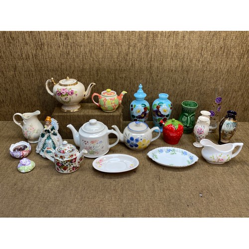 228 - Collectable teapots and vases