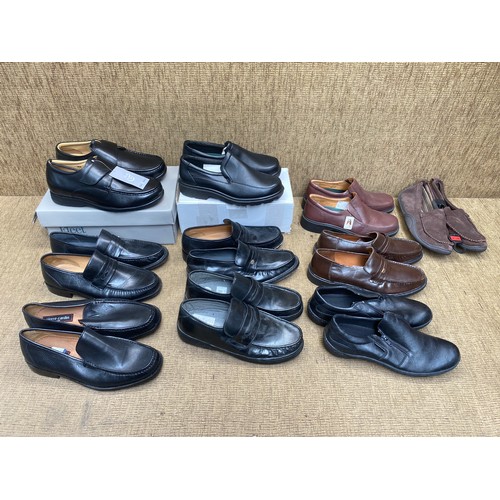 245 - Large collection of men's shoes size 9  (mostly as new retail packaged with tags).