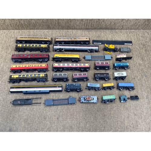 1155 - Quantity of model railway carriages.