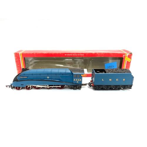 1161 - Hornby Mallard Loco Class A4 R304 4468.