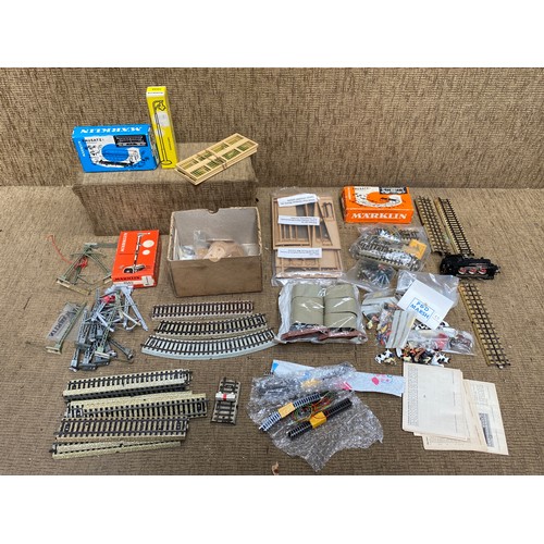 1169 - Quantity of Marklin model train accessories including Signal lamps.