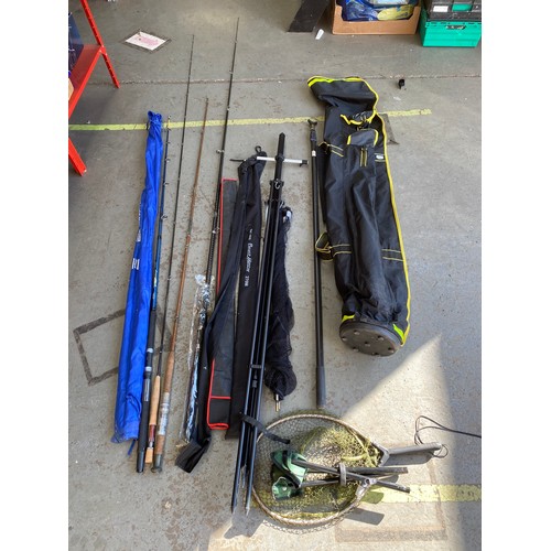 276 - Fishing equipment including landing net, carry bag,  three fishing rods and waders.