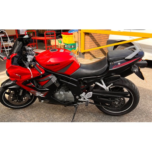 974 - Hyosung GT650R Motorbike 2010. 5404 Miles. Two owners from new. V5 Present, two keys, original folde... 