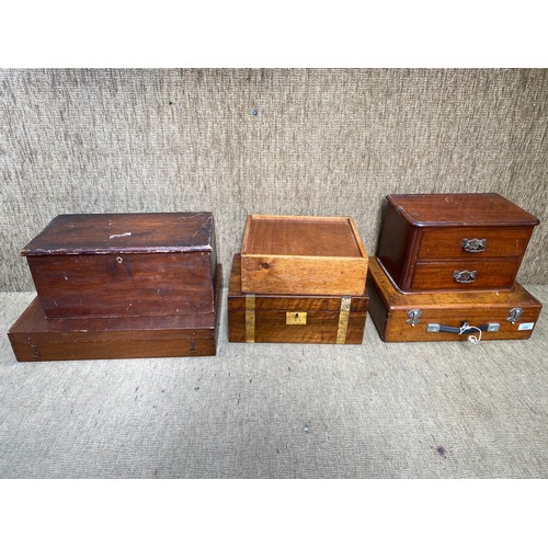 289 - 6 vintage wooden boxes.