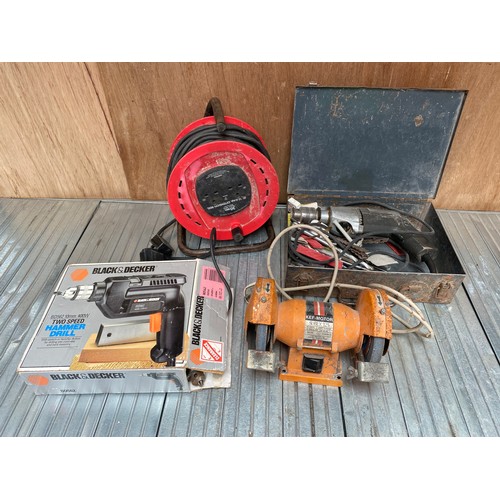 325 - Collection of electric tool including: black and decker tools and slybeck bench wood sander.