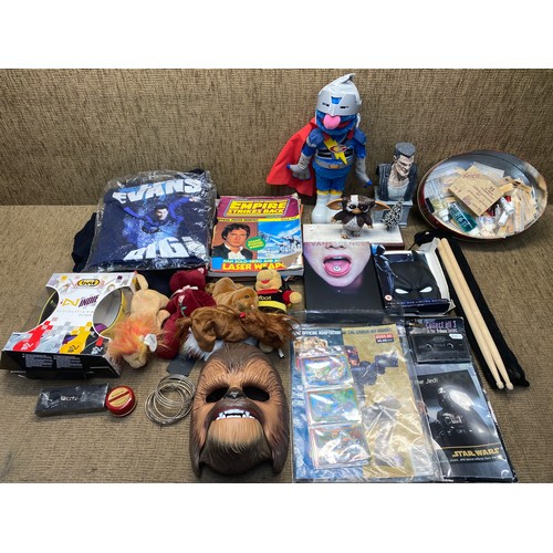 1058 - Selection of collectible items including: A Gizmo figurine, StarWars book and cassette pack and a Ch... 