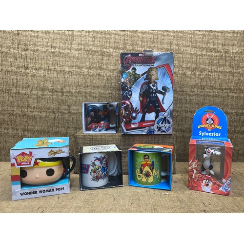 1059 - Collectible figures including: Thor Bobble head.