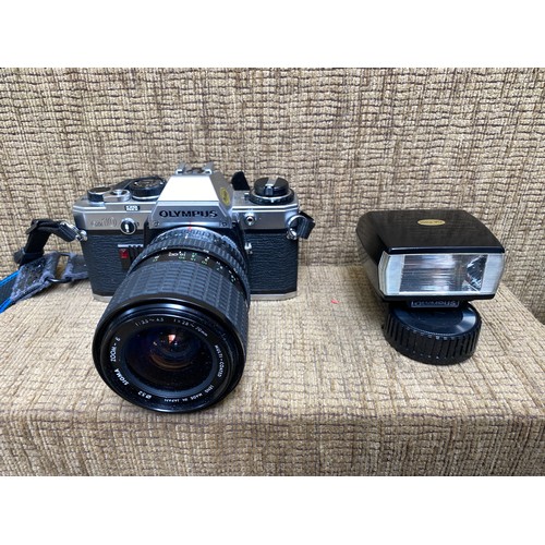 673 - Vintage Olympus OM10 camera with bag and accessories.