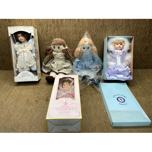 85 - boxed dolls.