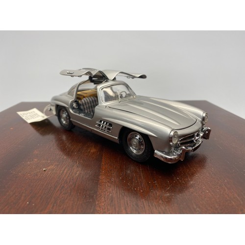 691 - 4 Franklin Mint model cars in a vintage lined box including: Mercedes, Albus and Rolls Royce.