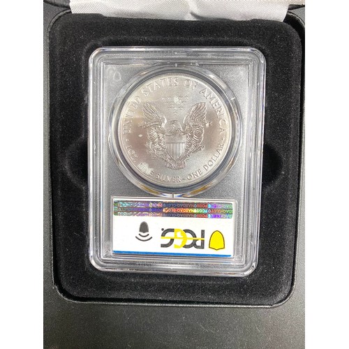 856 - 2021 US Uncirculated silver eagle dollar. one ounce, slabbed and in a black presentation case  with ... 