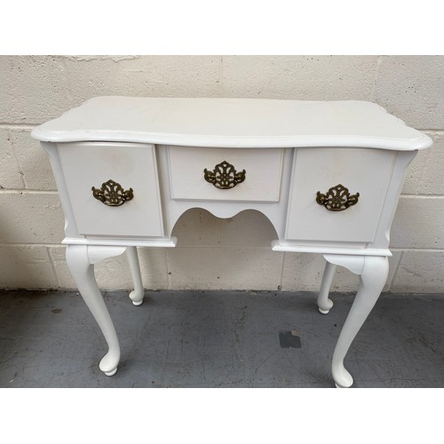 1105 - Cream modern side table. Height: 77cm.