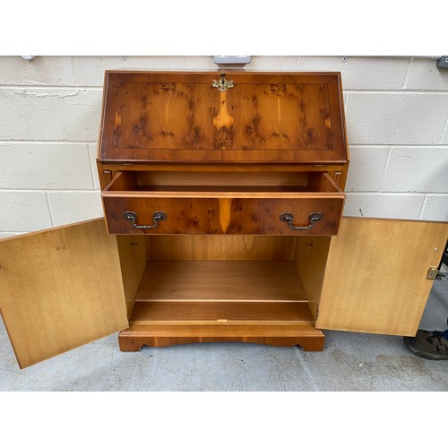 1116 - Maple bureau.