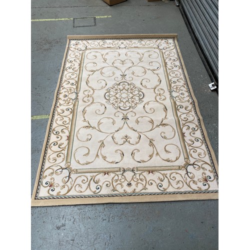 139 - Royal cream rug. 160cm x 230cm.