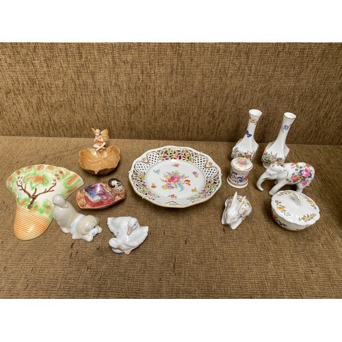 1123 - Collectible ceramics including, Syvac and Schumann.