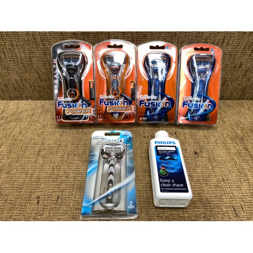 1139 - selection of Gillette razer blades including: 2 fusion power, 2 fusion and Mach3.