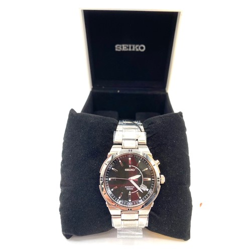 880 - A Seiko kinetic 100metre watch model number SKA347P