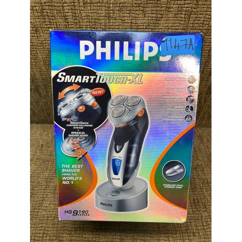 1147A - Philips SmartTouch-XL electric shaver.