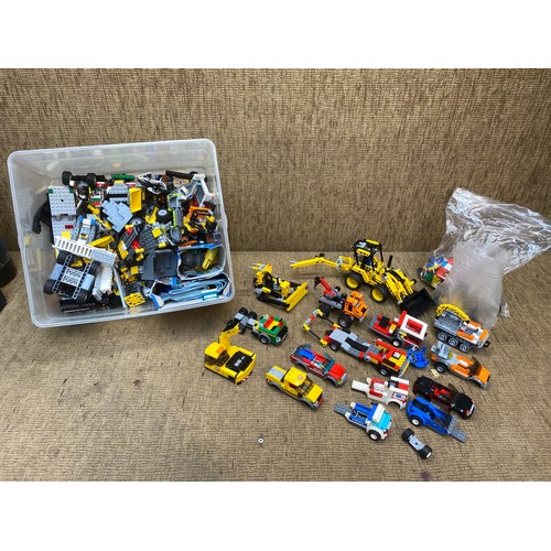 1157 - A large amount of Lego including ready built vehicles