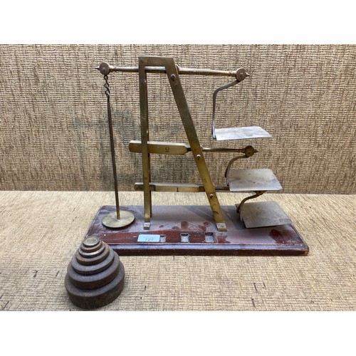 727 - Interesting and decorative vintage brass scales and weights.