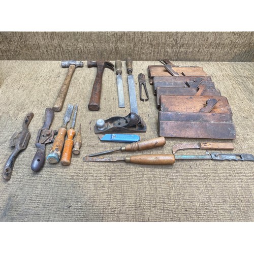 196 - Selection of wood working tools including: Stanley no220 plain.