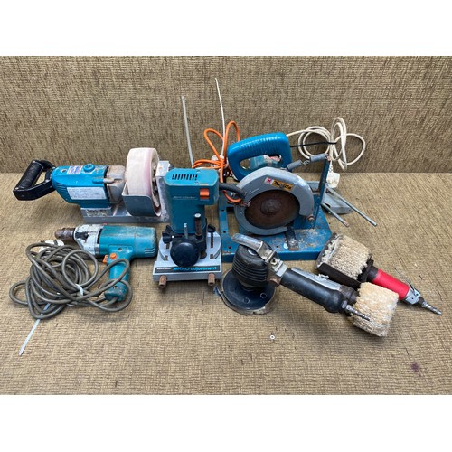 222 - Selection of Makita and Black & Decker 240V tools and air tools.