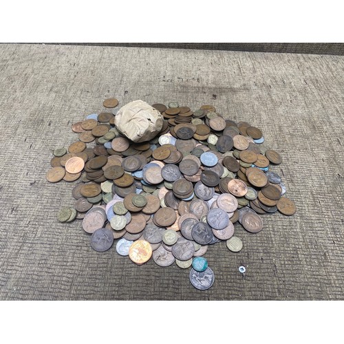 739 - 5kg of mixed coins.