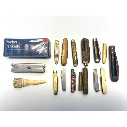 890 - selection of pen knives.